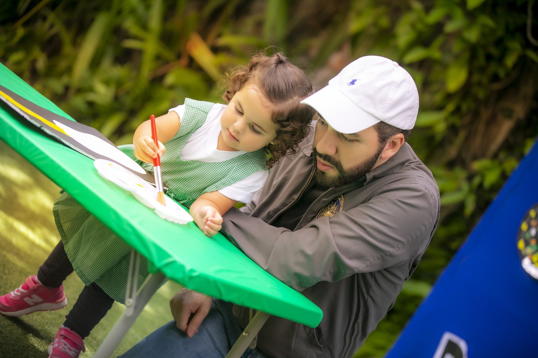 Presidente Bukele comparte fotografías con su hija Layla en la