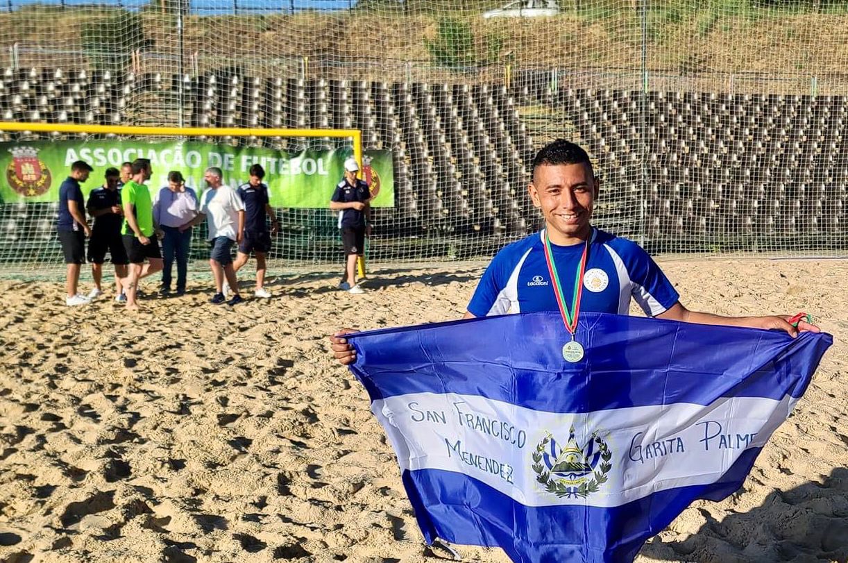 Rafael Rizo y el Vila Flor SC campeones de 2 división de fútbol playa de  Portugal - Noticias La Gaceta
